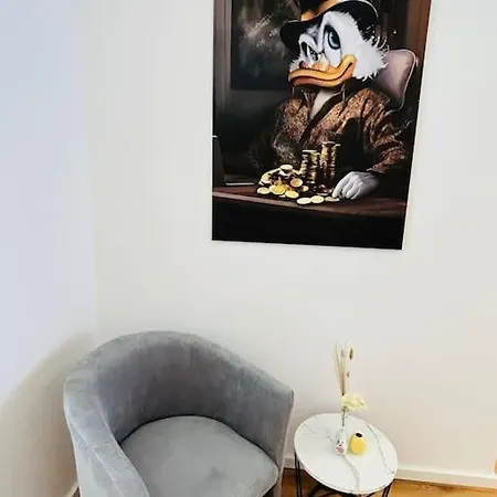 Apartment Kj Ferienwohnung Im Zentrum-balkon-pool-garage-wifi Augsburg
