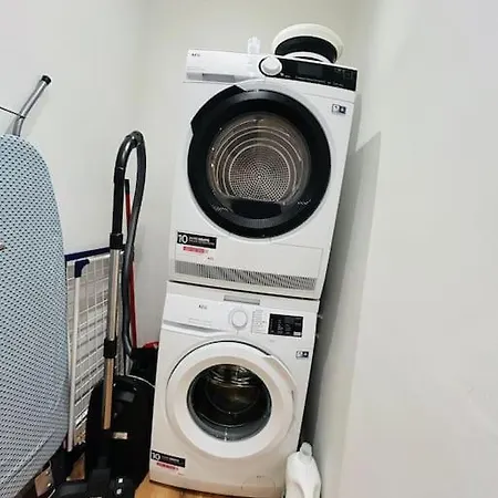 Kj Ferienwohnung Im Zentrum-balkon-pool-garage-wifi *