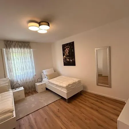 Kj Ferienwohnung Im Zentrum-balkon-pool-garage-wifi Apartament