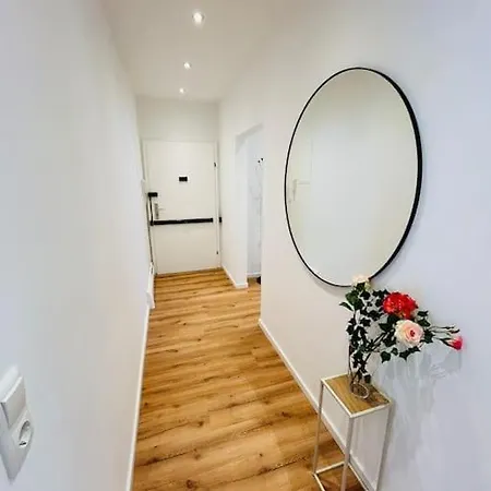 Apartment Kj Ferienwohnung Im Zentrum-balkon-pool-garage-wifi