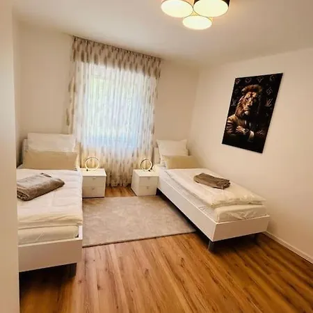Kj Ferienwohnung Im Zentrum-balkon-pool-garage-wifi Apartament Augsburg