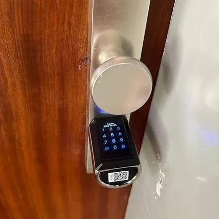 Kj Ferienwohnung Im Zentrum-balkon-pool-garage-wifi Augsburg