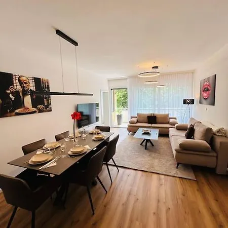 Apartment Kj Ferienwohnung Im Zentrum-balkon-pool-garage-wifi Augsburg