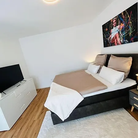 Kj Ferienwohnung Im Zentrum-balkon-pool-garage-wifi Augsburg
