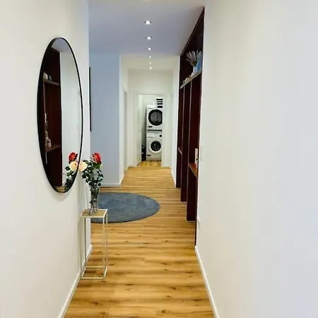 Apartment Kj Ferienwohnung Im Zentrum-balkon-pool-garage-wifi Augsburg