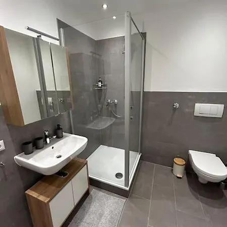 Kj Ferienwohnung Im Zentrum-balkon-pool-garage-wifi * Augsburg